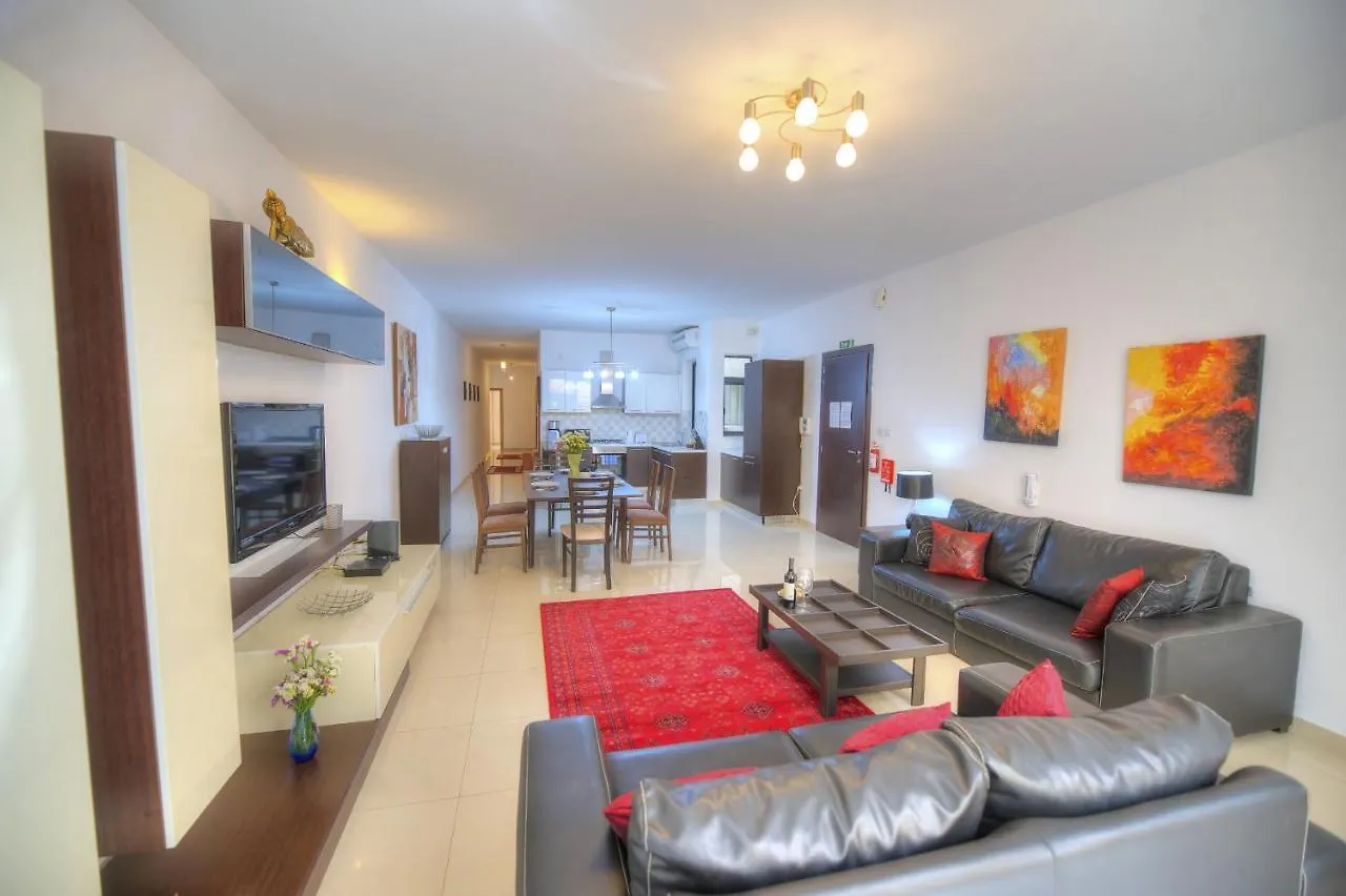 Large 3 Bedrooms Steps Away From Balluta Bay Bcam2-1 Sliema Malte
