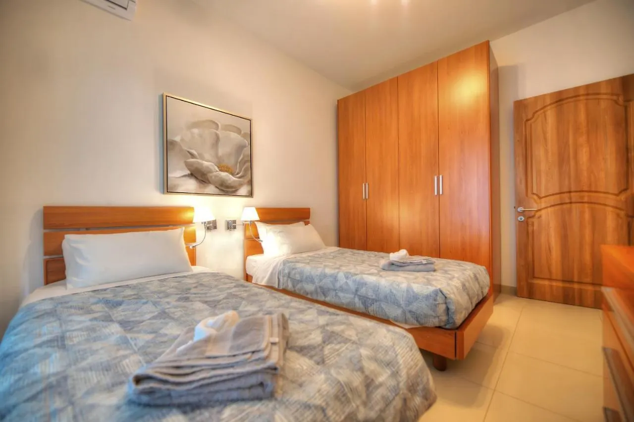 Appartement Large 3 Bedrooms Steps Away From Balluta Bay Bcam2-1 Sliema