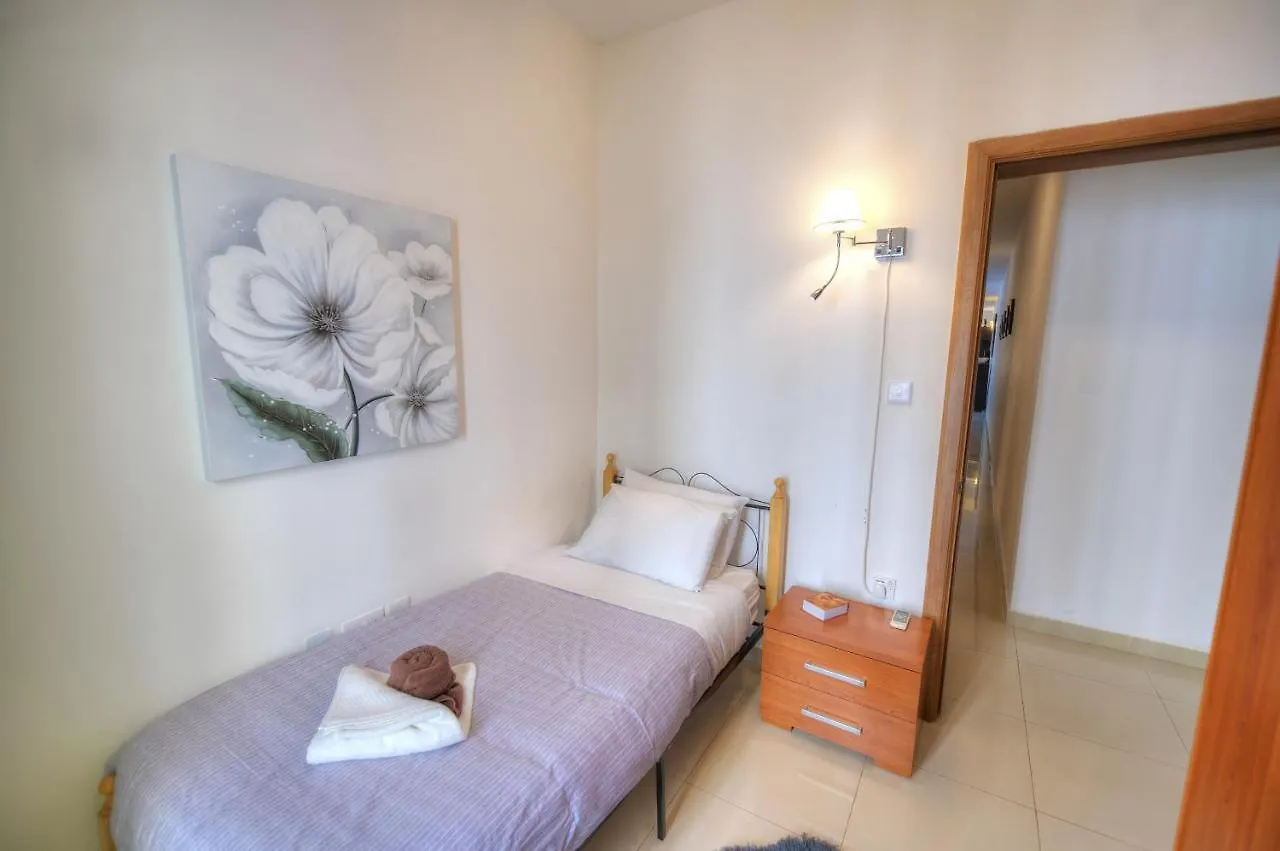 Appartement Large 3 Bedrooms Steps Away From Balluta Bay Bcam2-1 Sliema Malte