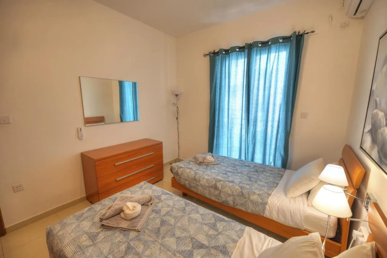 Appartement Large 3 Bedrooms Steps Away From Balluta Bay Bcam2-1 Sliema