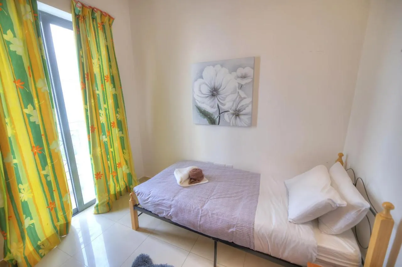 Large 3 Bedrooms Steps Away From Balluta Bay Bcam2-1 Sliema Appartement
