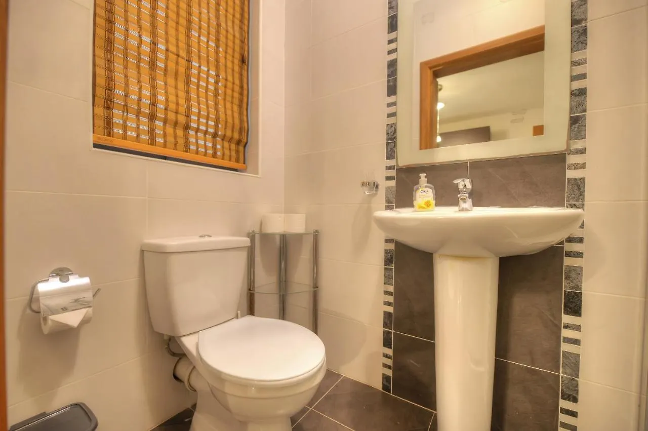 Appartement Large 3 Bedrooms Steps Away From Balluta Bay Bcam2-1 Sliema
