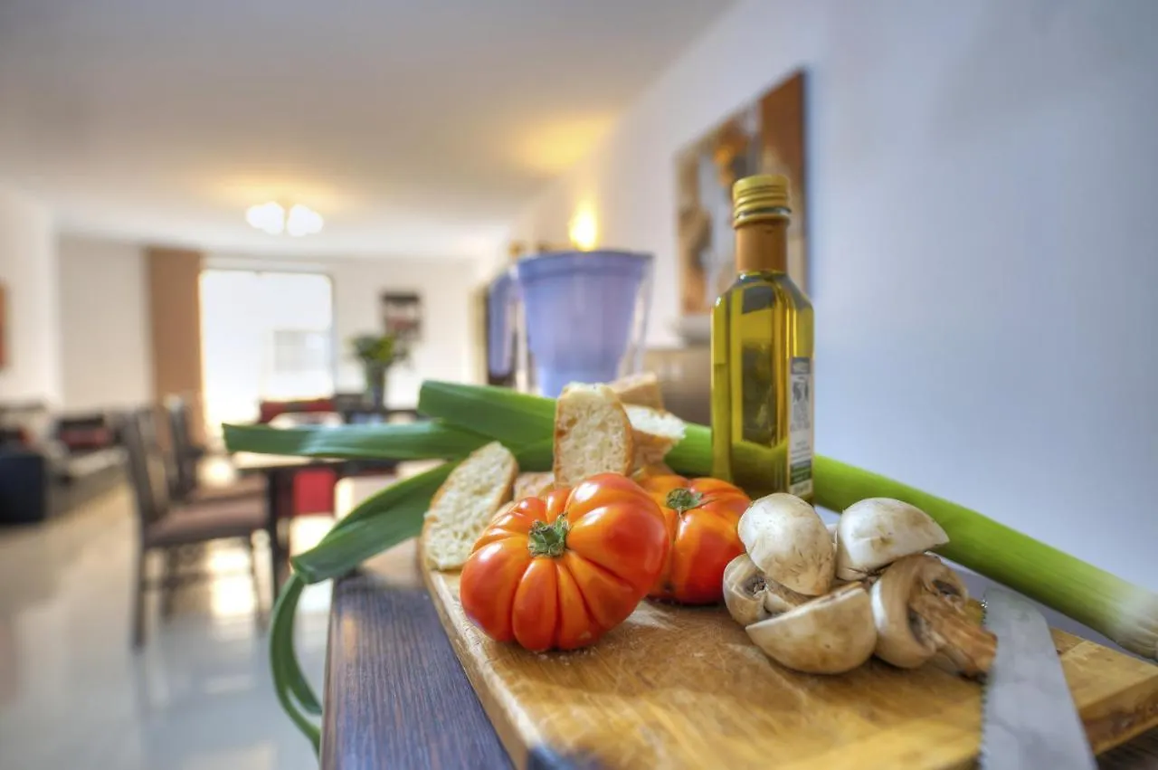 Appartement Large 3 Bedrooms Steps Away From Balluta Bay Bcam2-1 Sliema