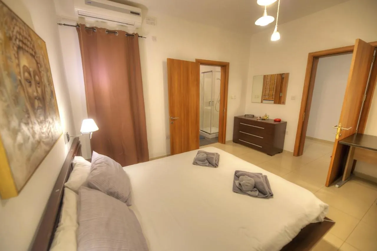 Large 3 Bedrooms Steps Away From Balluta Bay Bcam2-1 Sliema 0*,