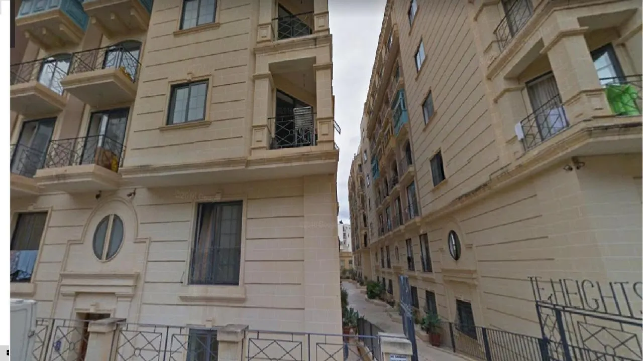 Large 3 Bedrooms Steps Away From Balluta Bay Bcam2-1 Sliema Apartment
