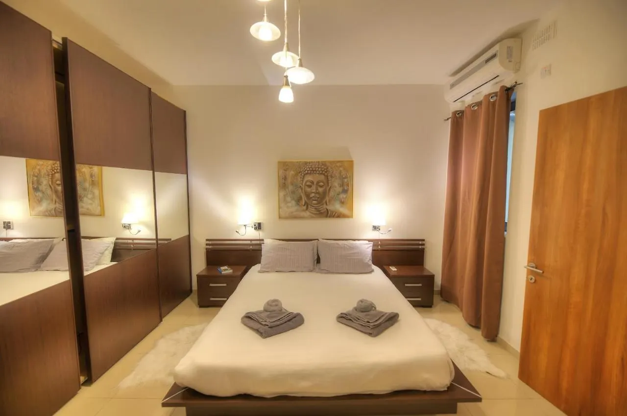 Large 3 Bedrooms Steps Away From Balluta Bay Bcam2-1 Sliema 0*,  Malta