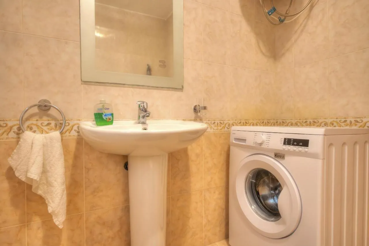 Large 3 Bedrooms Steps Away From Balluta Bay Bcam2-1 Sliema Apartment