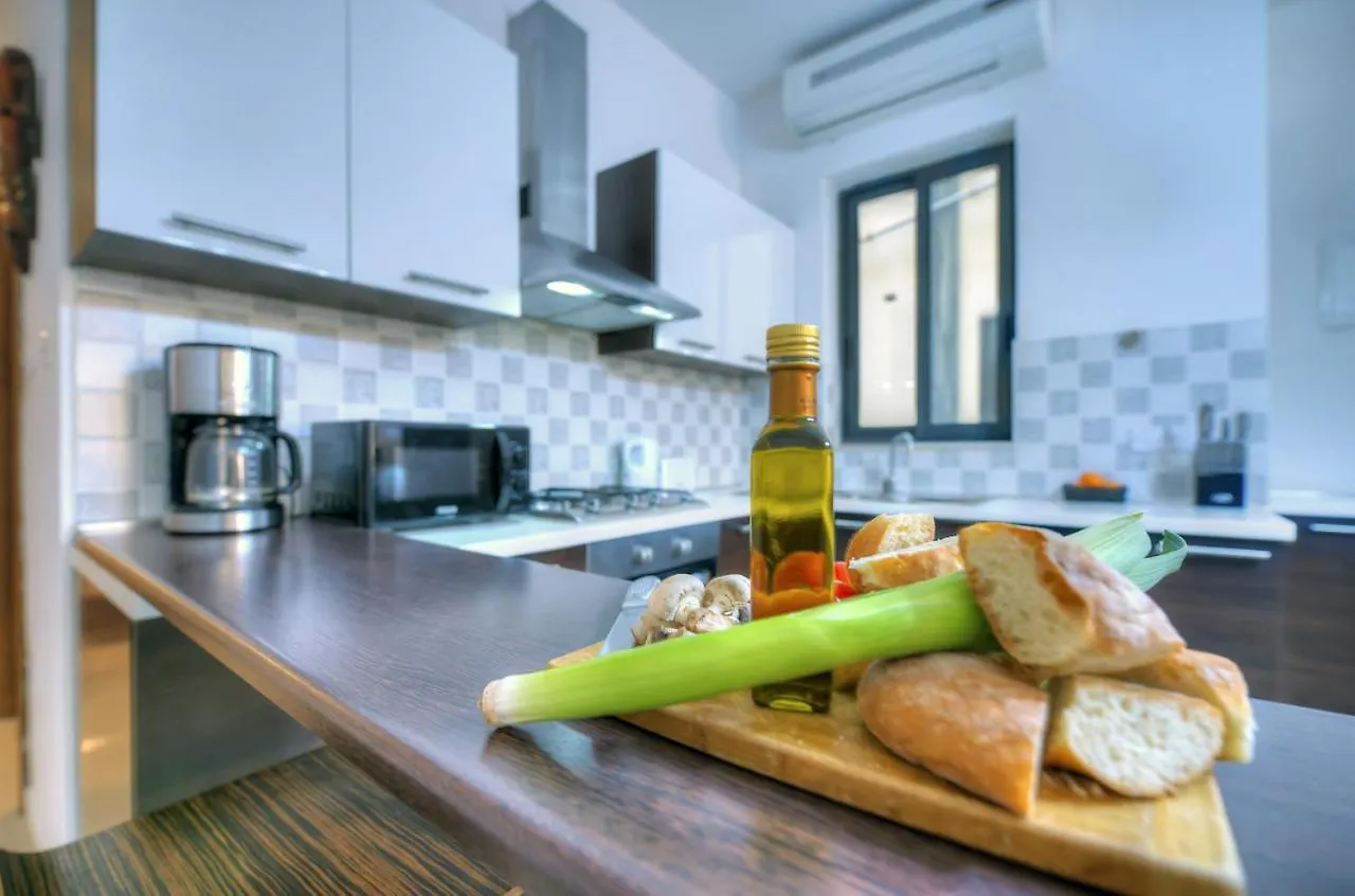 Large 3 Bedrooms Steps Away From Balluta Bay Bcam2-1 Sliema 0*,